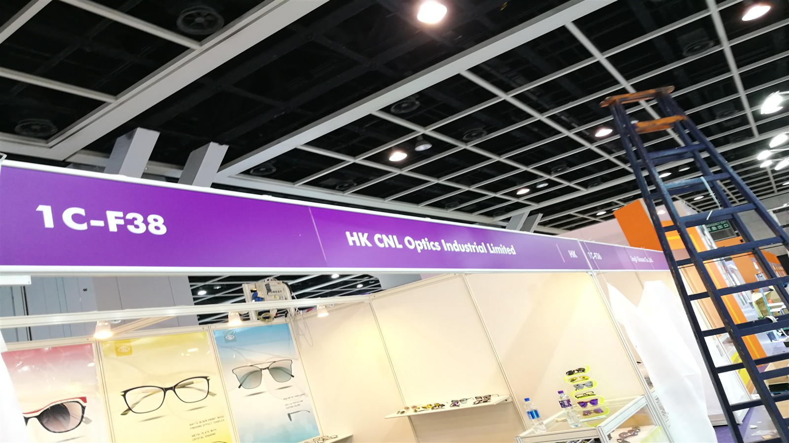 المعارض - مثال مرجعي من CNL Optics