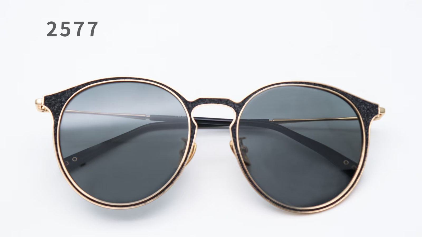تطعيم الجلد بالمعدن - مثال مرجعي من CNL Optics